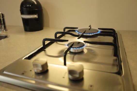 1-Bedroom Apartment: gas hobs
