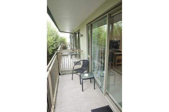 1-Bedroom Apartment: balcony